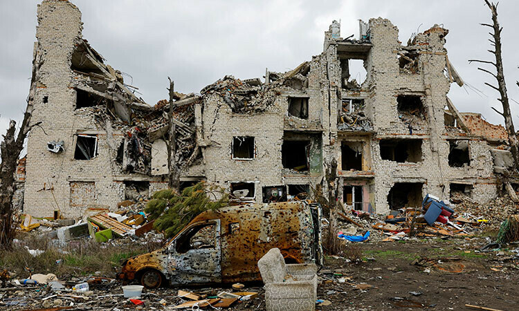 Russian strike on Ukraine leader's home city kills four