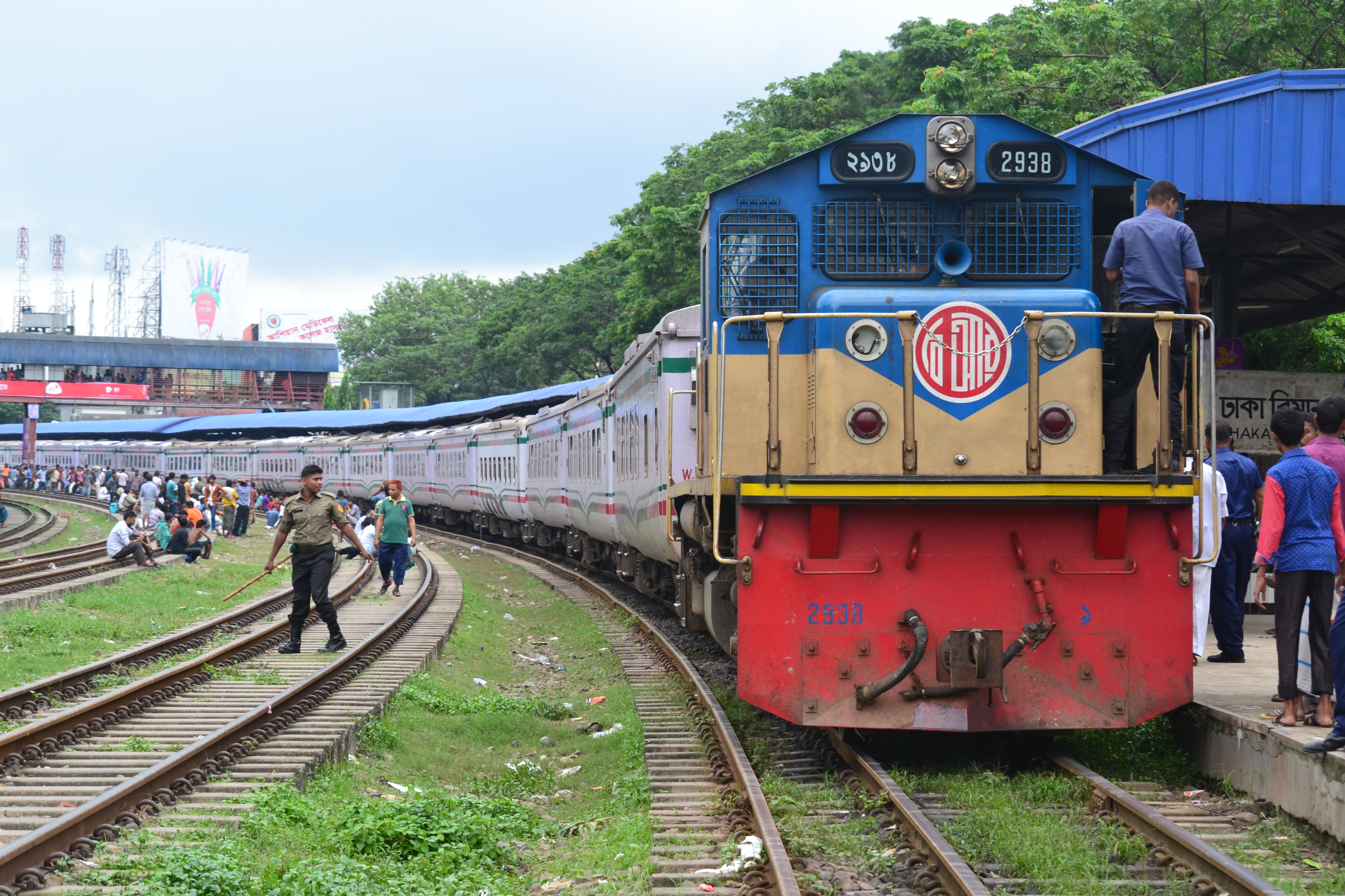 Passengers urged to avoid risky travel on trains' roof, buffer