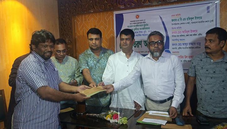 Cheques distributed among indigent journos in Kushtia