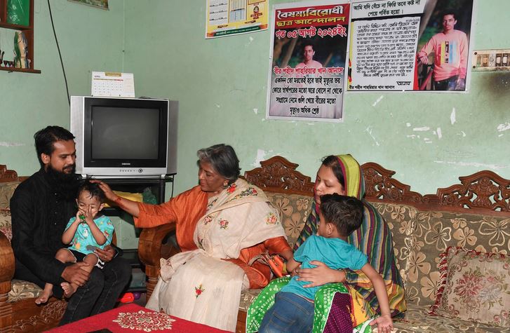 Adviser Sharmeen meets martyr Anas's family on Eid