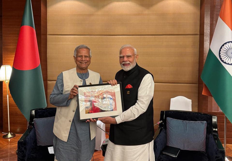 Prof. Yunus presents photograph to Modi