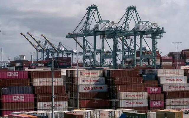 US lowers tariffs on French overseas territories