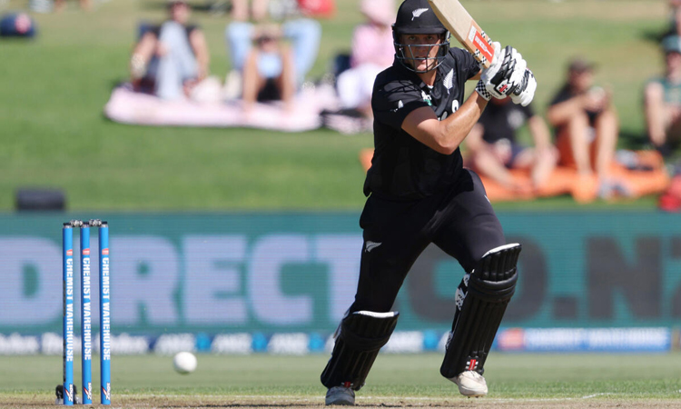 New Zealand hammer Pakistan by 43 runs to sweep ODI series 3-0
