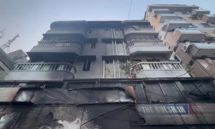 One dies in fire at Bangshal furniture shop 