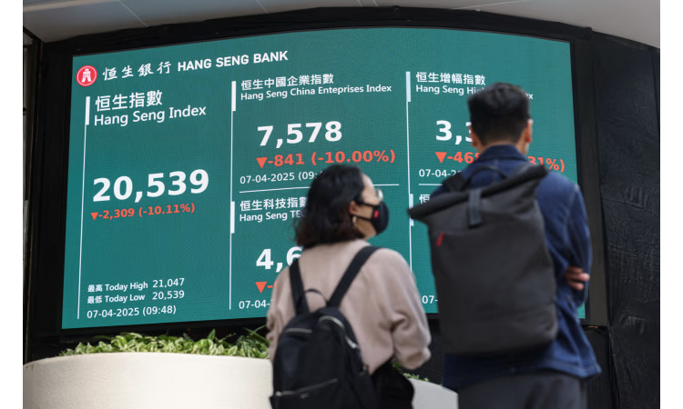 Hong Kong stocks plunge 12% on trade war