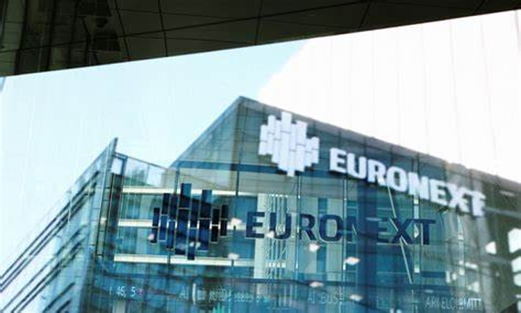 European stock futures sink over trade war