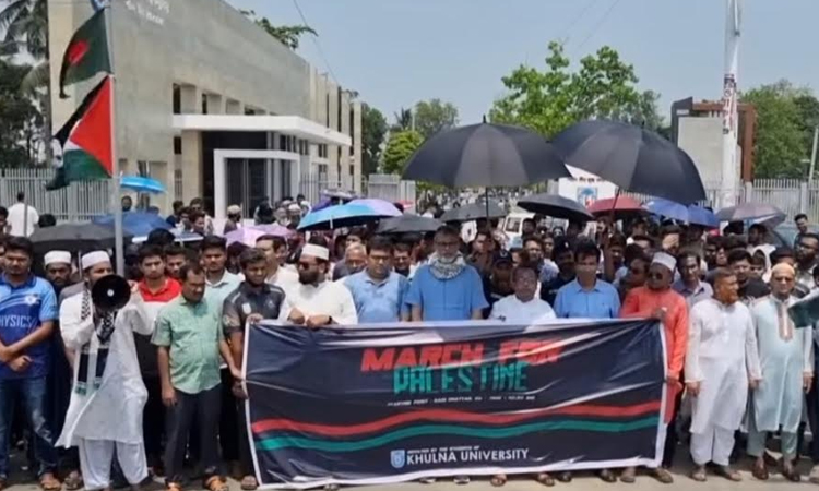 KU students, teachers join global strike in solidarity with Gaza