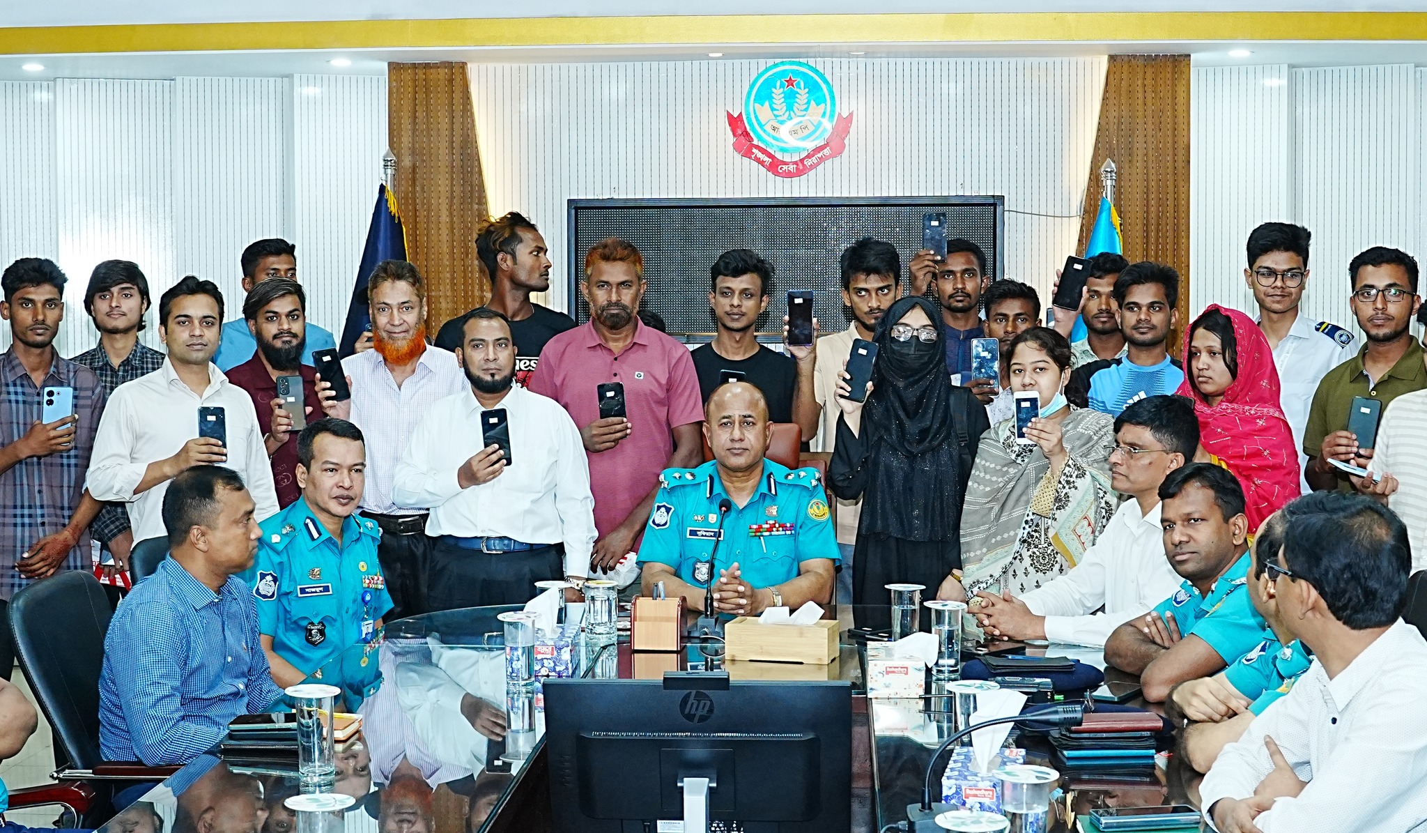 RMP recovers 59 more stolen mobile phones