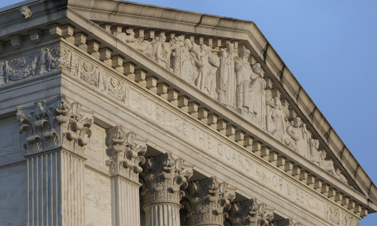 US Supreme Court lifts order barring deportations using wartime law