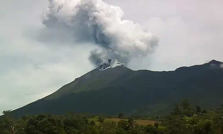 Volcano in Philippines sends ash miles into the air