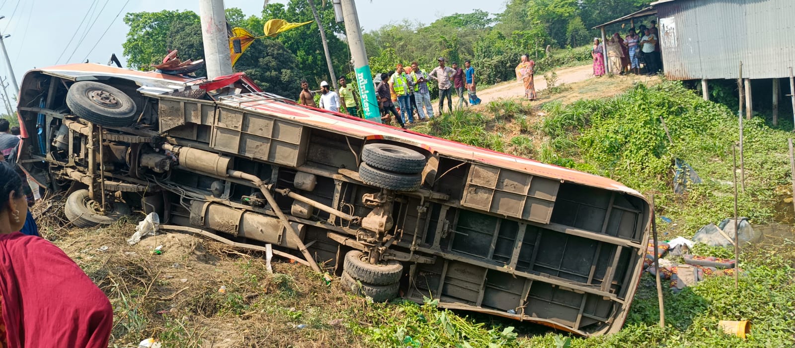 7 killed, 30 injured as bus overturns in Faridpur 