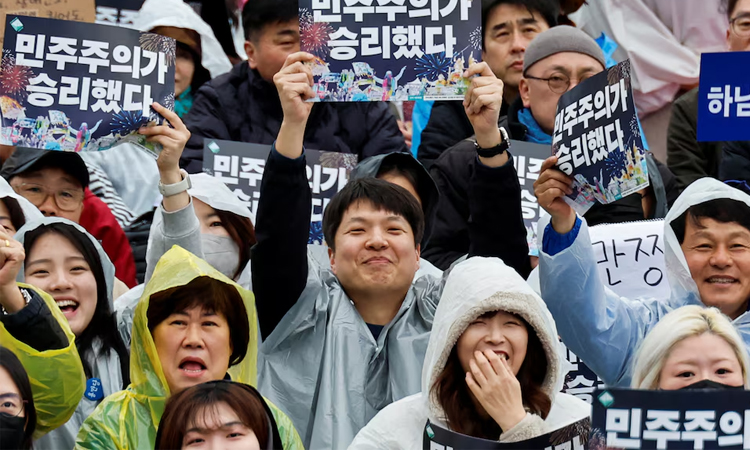 S Korea opposition leader frontrunner in snap presidential election