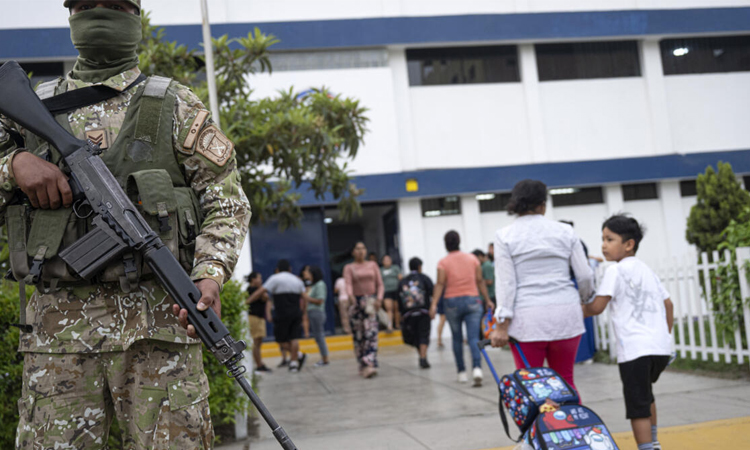 Peruvian schoolkids living in fear of extortion gangs