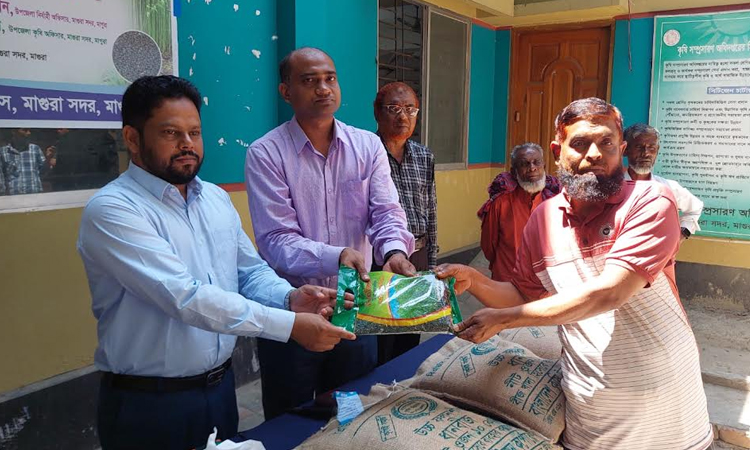 Seeds, fertilizers distributed among farmers in Magura