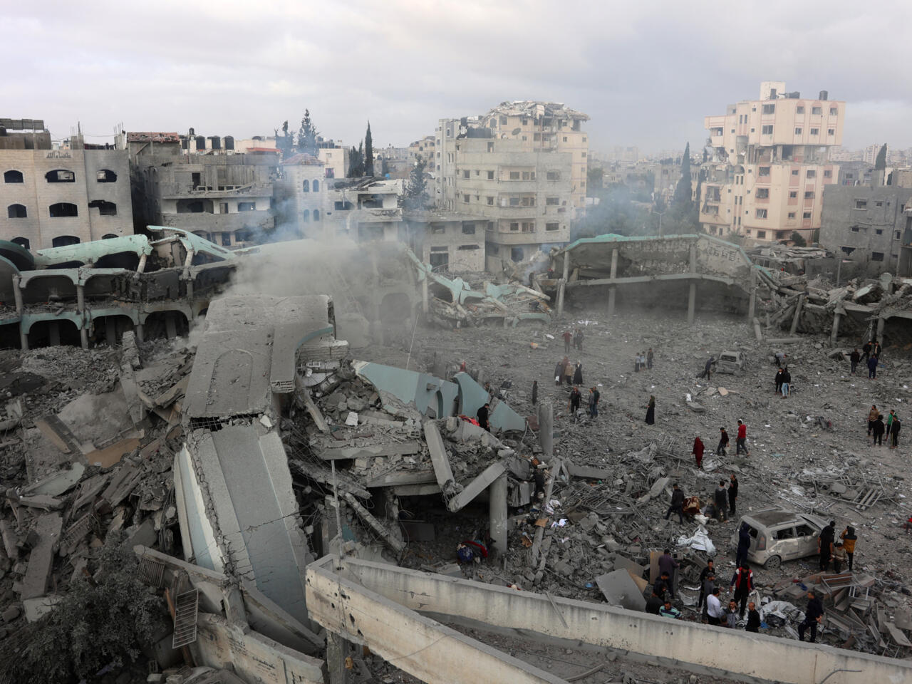 Gaza rescuer risks life to save victim of Israel strike