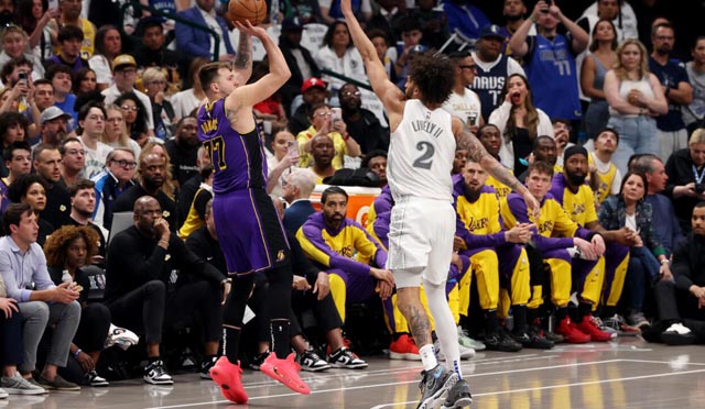 Tearful Doncic scores 45 on return to Dallas as Lakers clinch playoff spot