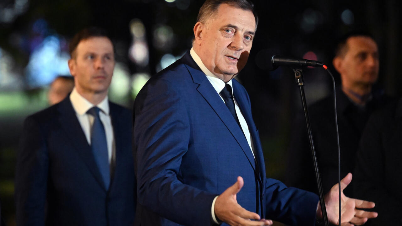 Bosnian Serb leader says ready to talk if envoy backtracks