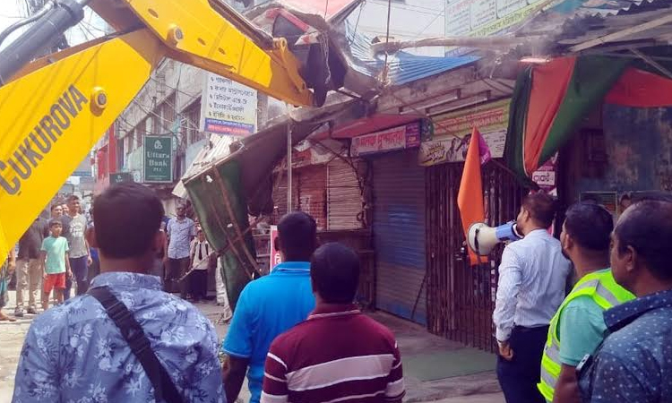 KCC evicts illegal shops in Khulna