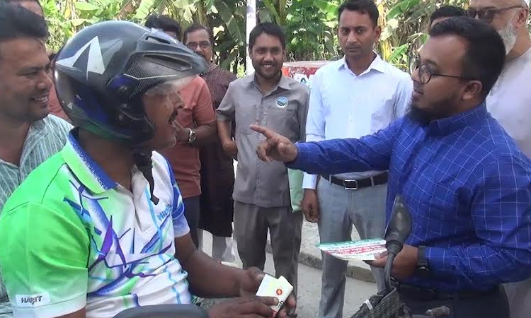 Highways dept distributes leaflets in Pirojpur aiming to reduce road accident 