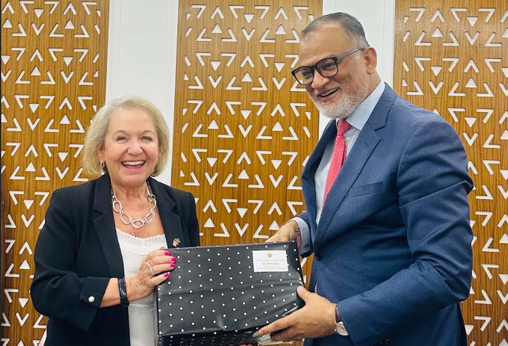 UK trade envoy meets commerce adviser