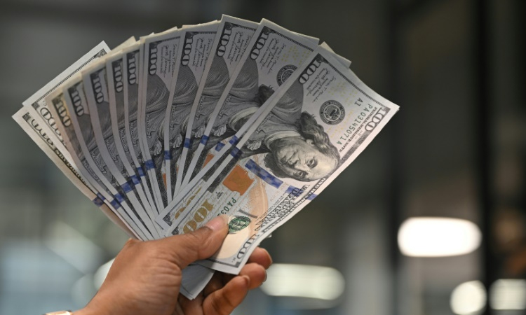 Dollar plunges, stocks wobble over trade war turmoil