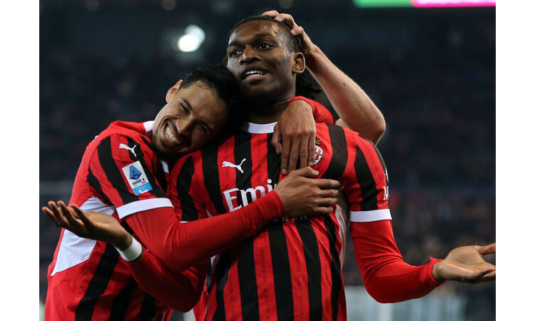 Milan thump Udinese, Maignan 'conscious' after head clash