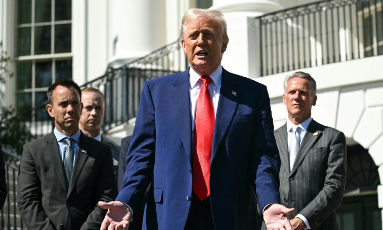 US senators ask SEC for Trump insider trading probe