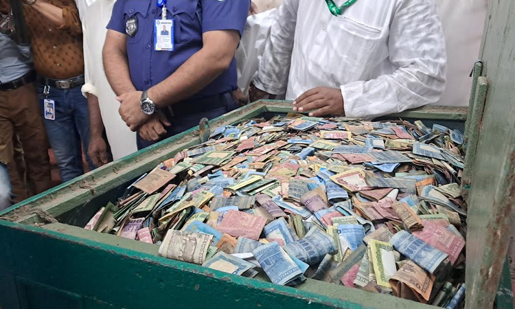 Record Tk 9.18cr found at historic Pagla Mosque