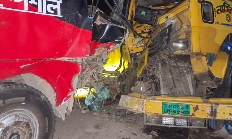 2 killed in truck-bus collision in Brahmanbaria