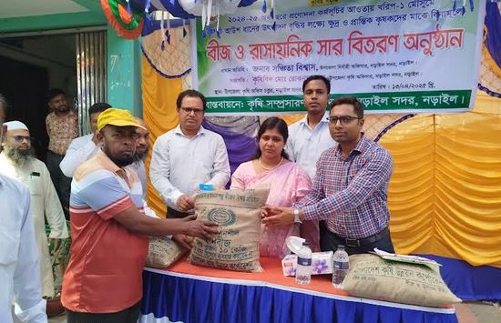 Agro-incentive distributed among 3,400 farmers in Narail