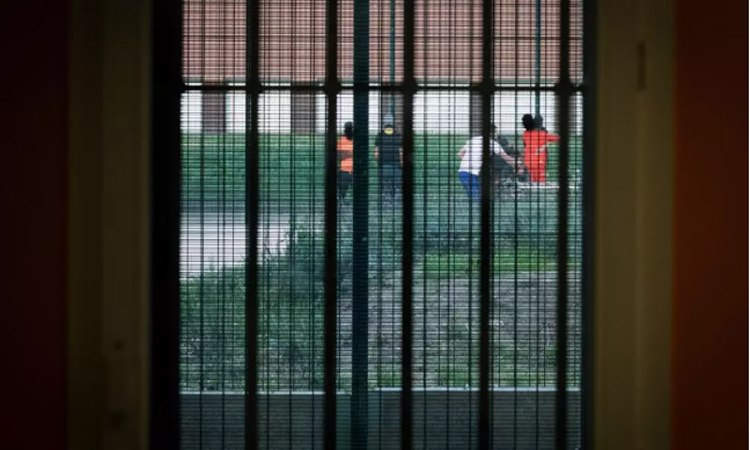 French prisons targeted with arson, gunfire: ministry