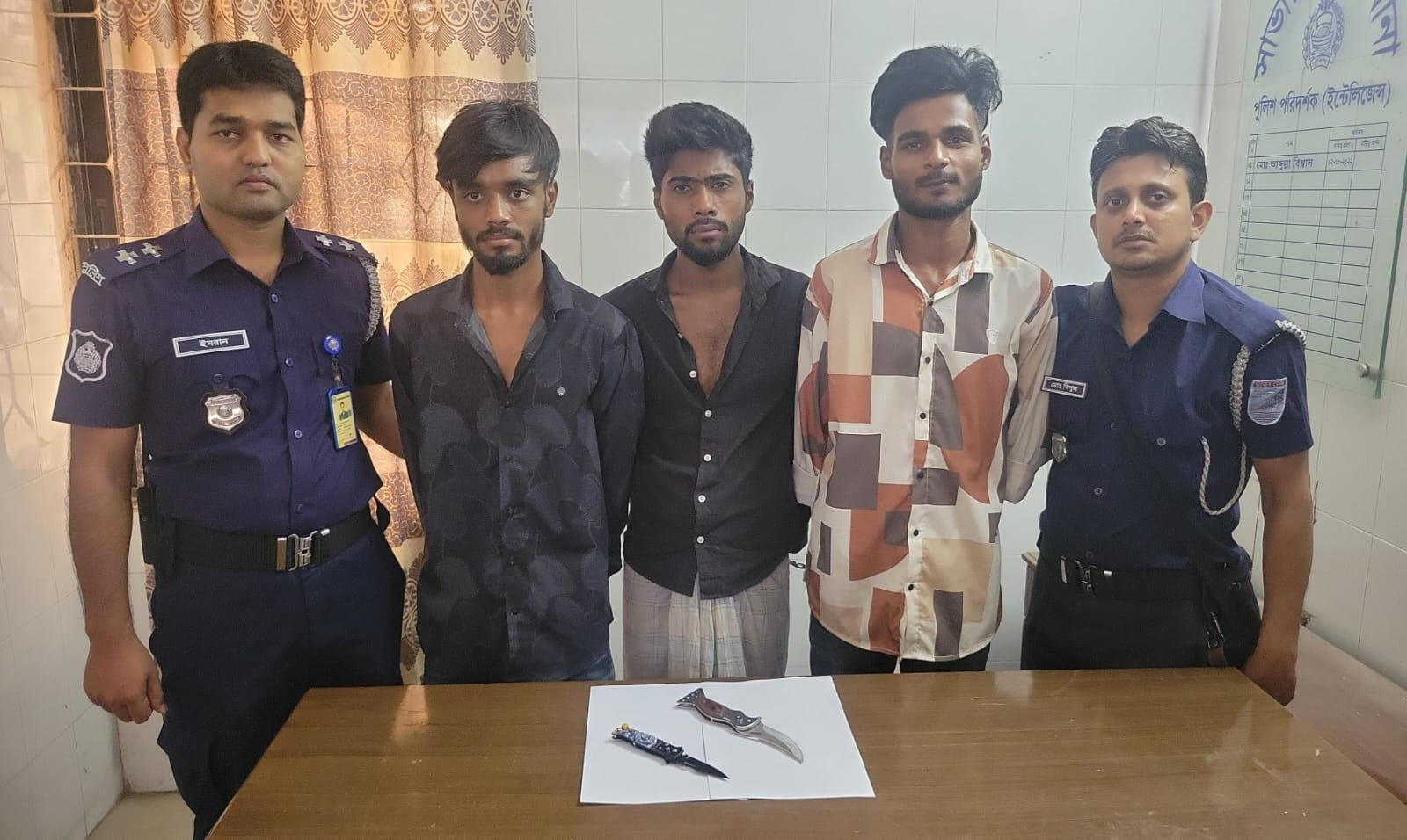 3 robbers held in Savar
