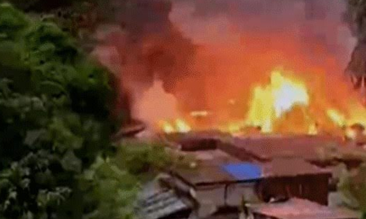 25 houses gutted in Ctg