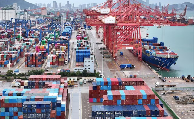 China warns global economic climate growing 'more complex and severe'