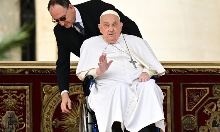 Pope leaves faithful guessing over Easter appearances