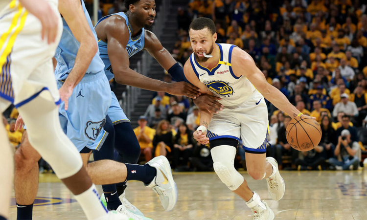 Butler, 'Batman' Curry shine as Warriors down Grizzlies to reach playoffs