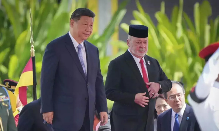 China's Xi meets Malaysian leaders in diplomatic charm offensive