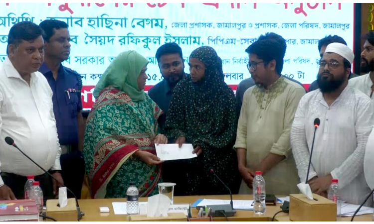 July Uprising martyrs' families receive financial assistance in Jamalpur