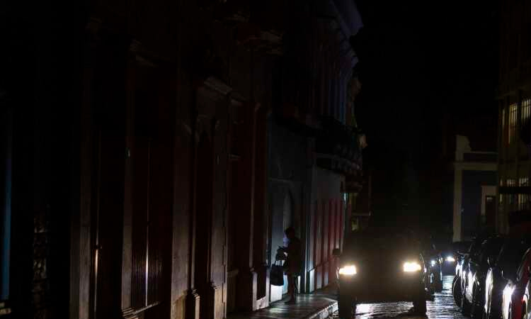 Huge blackout hits Puerto Rico