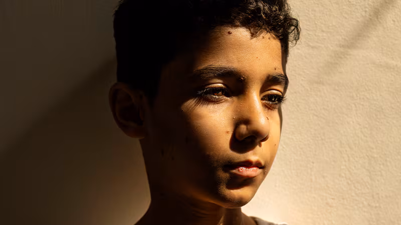 Amputee Palestinian boy image wins World Press Photo award
