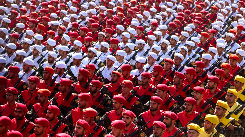Iran stages nationwide Army Day parades