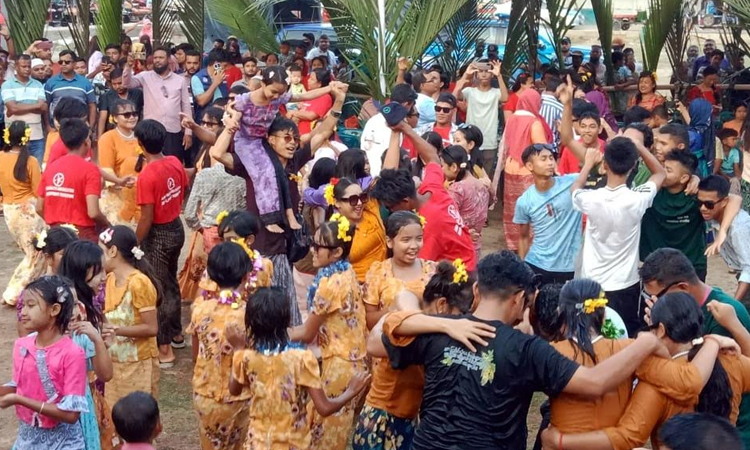 Maha Sangrai Jalkeli festival begins in Kuakata