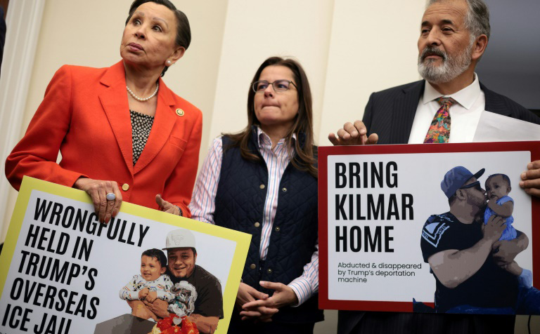 Migrant's expulsion puts Washington Salvadorans on edge