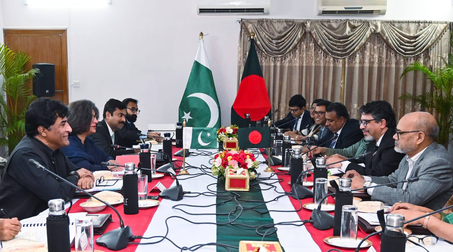Foreign relation analysts await Dhaka-Islamabad FOC follow up at political level