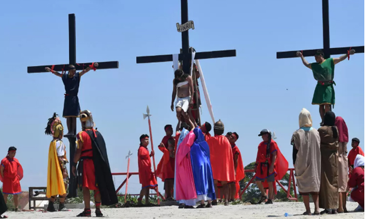 Bloody Philippine passion play sees final performance of veteran 'Jesus'