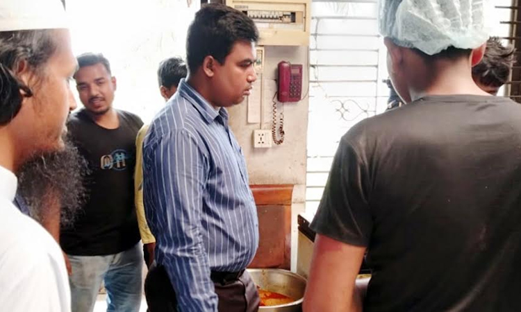 2 restaurants fined for selling expired food in Chandpur