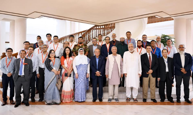Chief Adviser thanks officials for ensuring hassle-free movement during Eid
