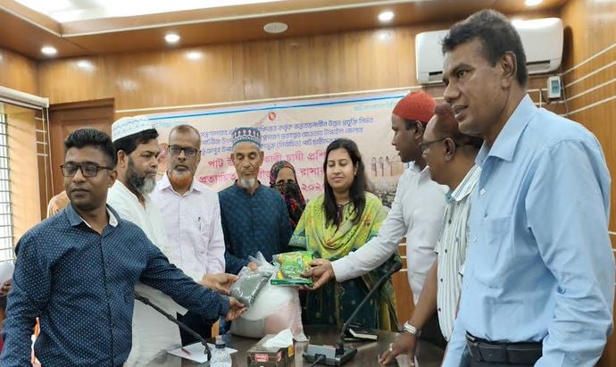 Free seeds, fertilizers distribution programme inaugurated in Tangail