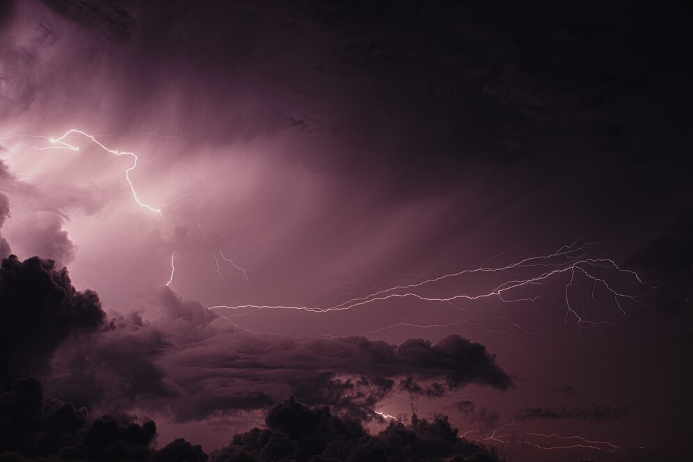 Lightning strike kills boatman in Sylhet
