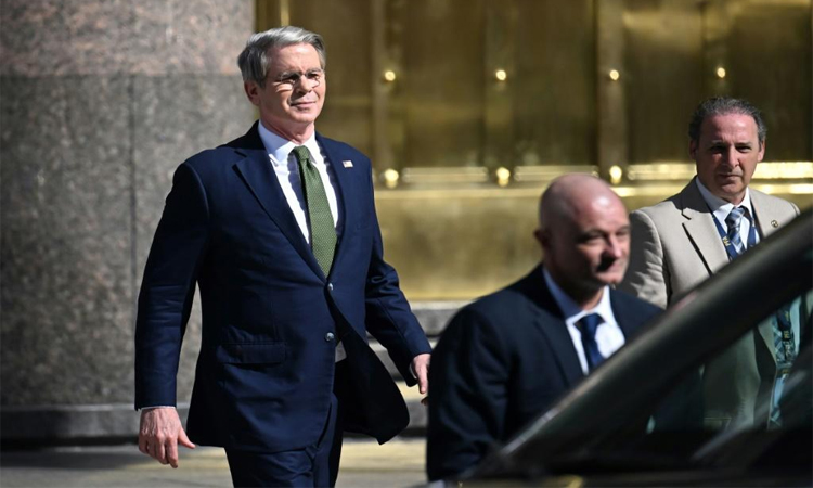 Trump says won't fire Fed chief, signals China tariffs will come down